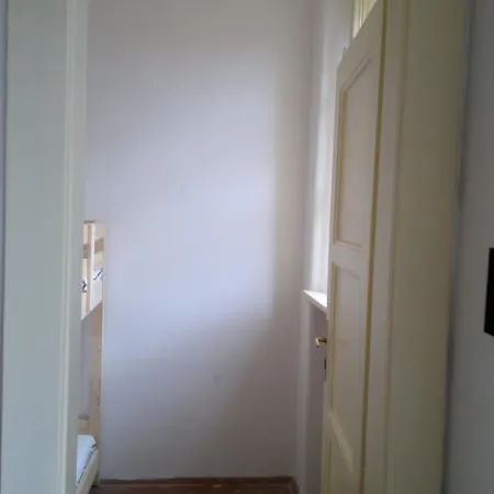 Apartman 206 *