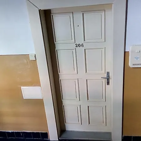 Apartman 206 *